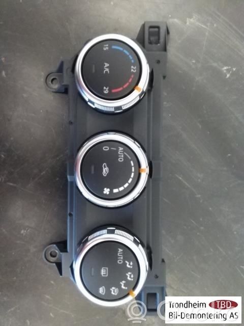 Mazda CX-3 Console centrale, commande chauffage/clim 
