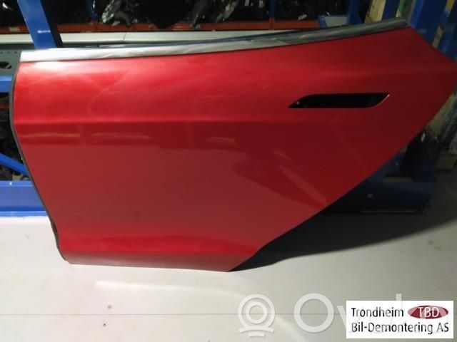 Tesla Model S Takaovi 