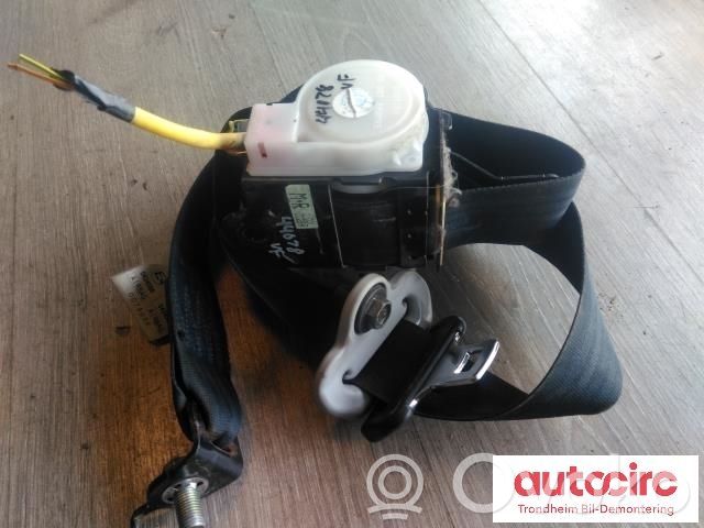 Mazda 5 Front seatbelt 