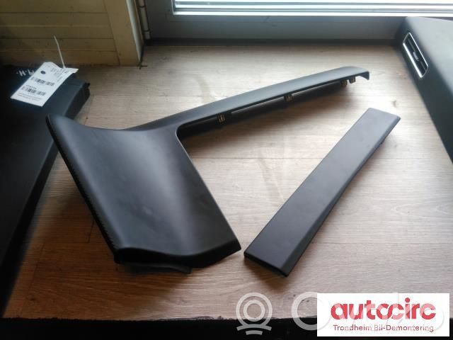 Tesla Model X Muut kojelaudan osat 