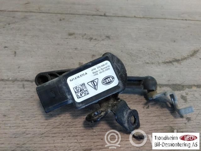 Porsche Taycan 9J1 Czujnik poziomowania zawieszenia tylny 