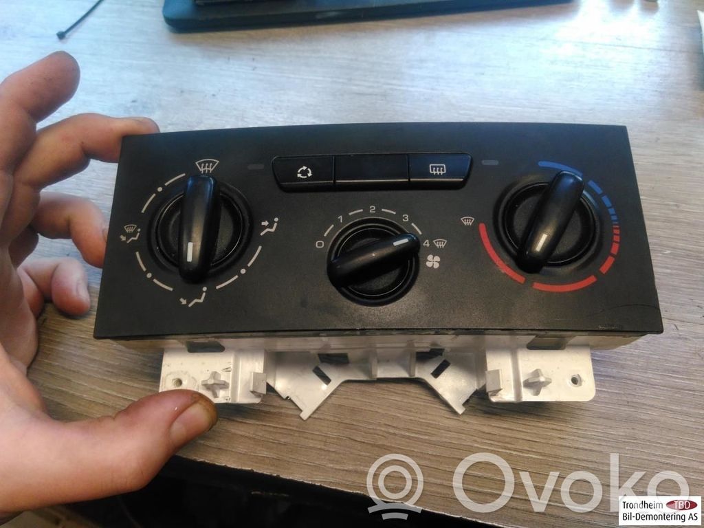 Peugeot Partner Panel klimatyzacji / Ogrzewania 