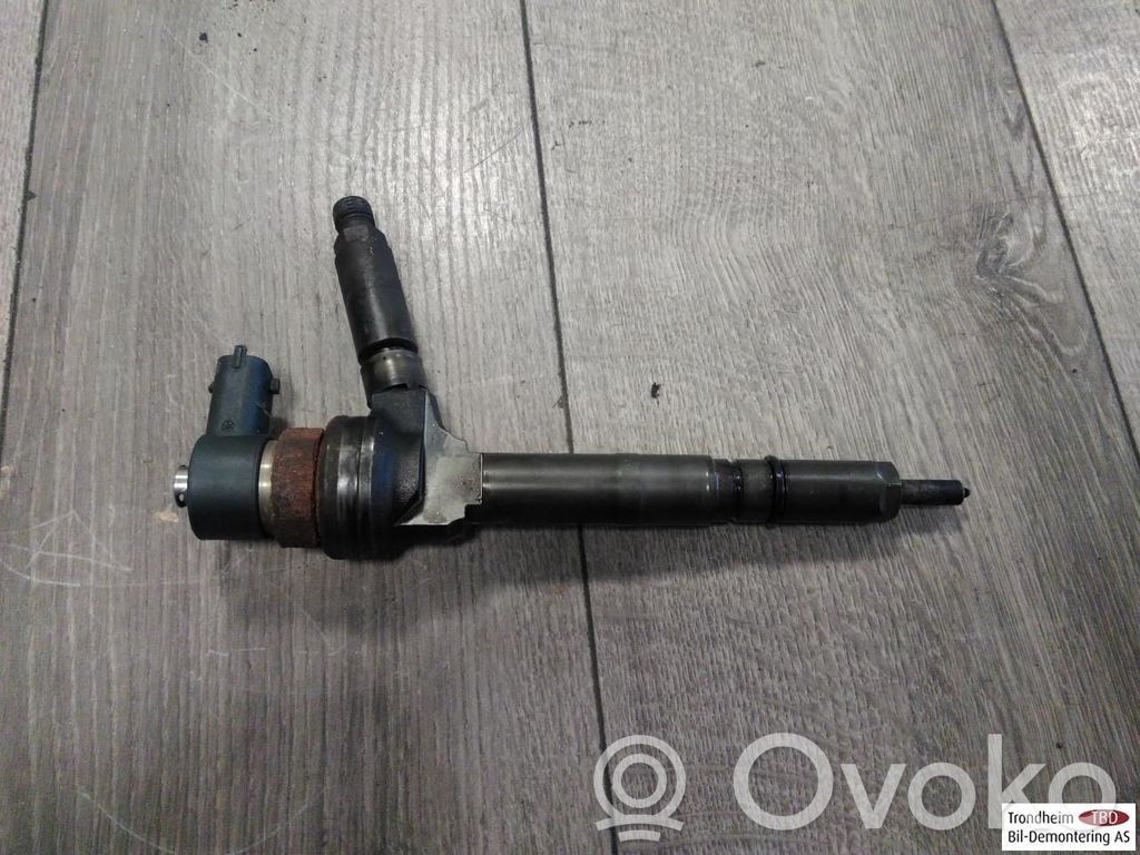 Opel Astra H Wtryskiwacz paliwa 