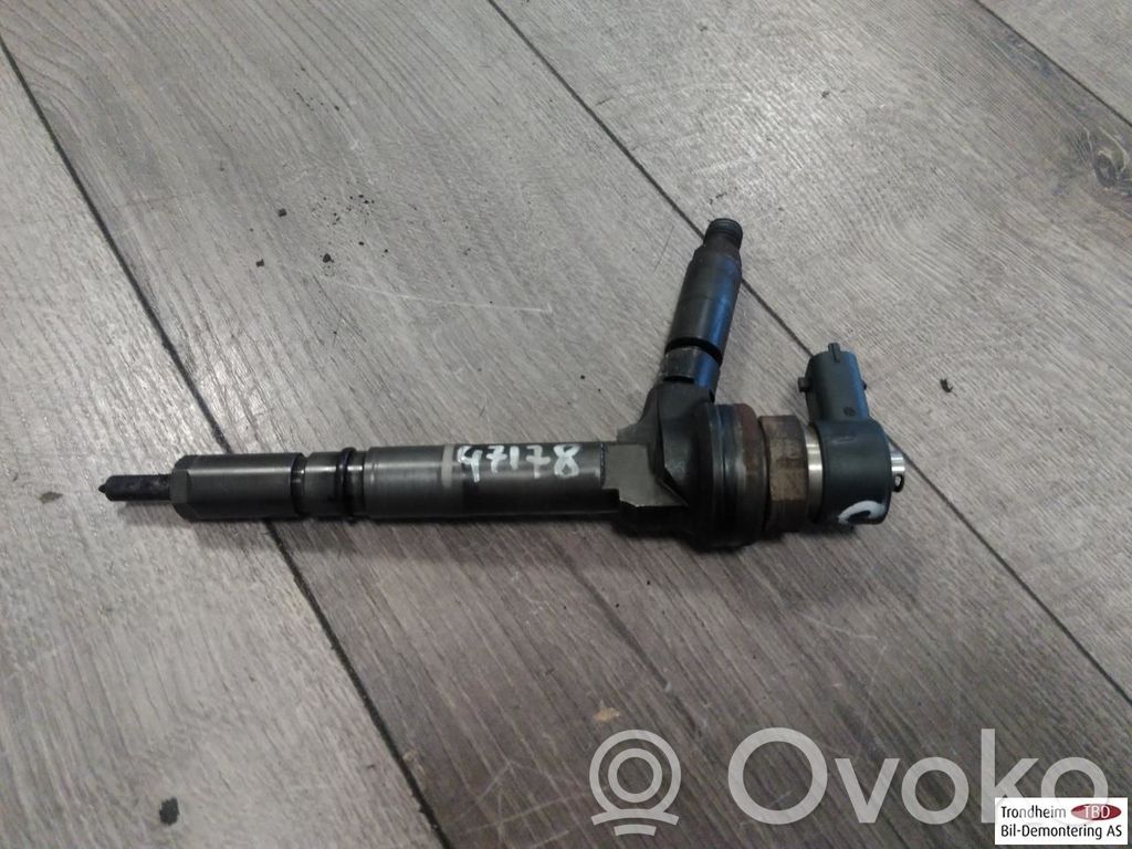 Opel Astra H Wtryskiwacz paliwa 