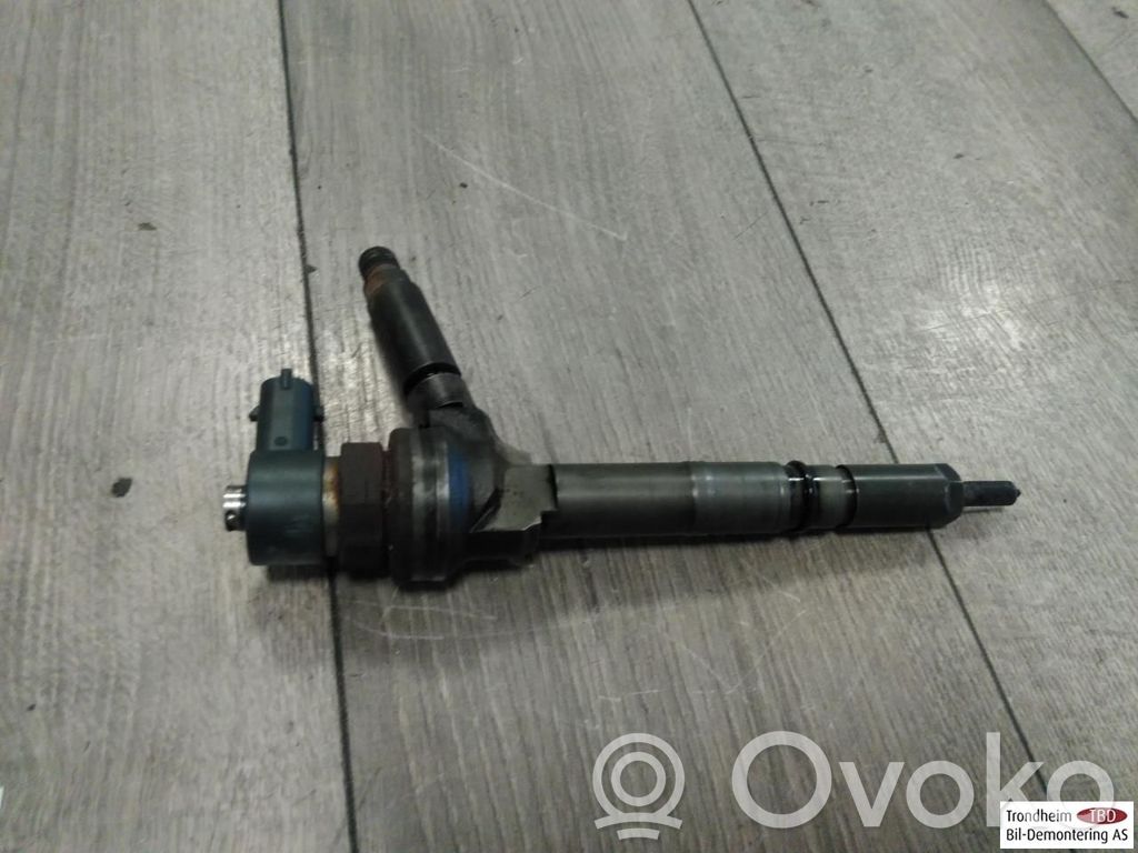 Opel Astra H Wtryskiwacz paliwa 