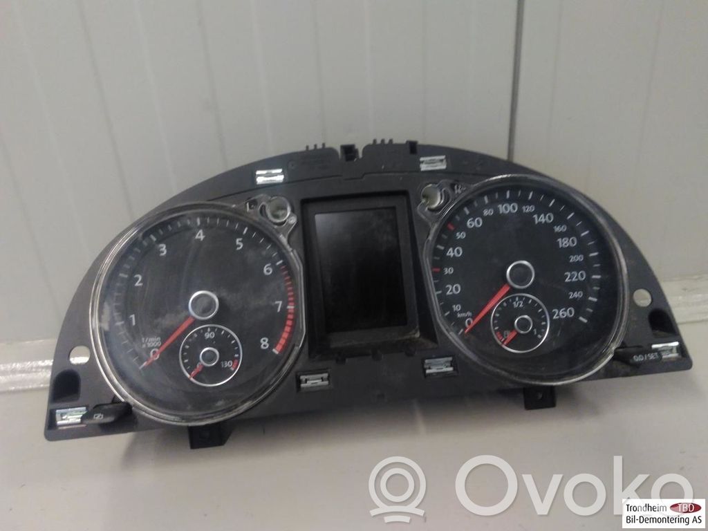 Volkswagen PASSAT B7 Licznik / Prędkościomierz 