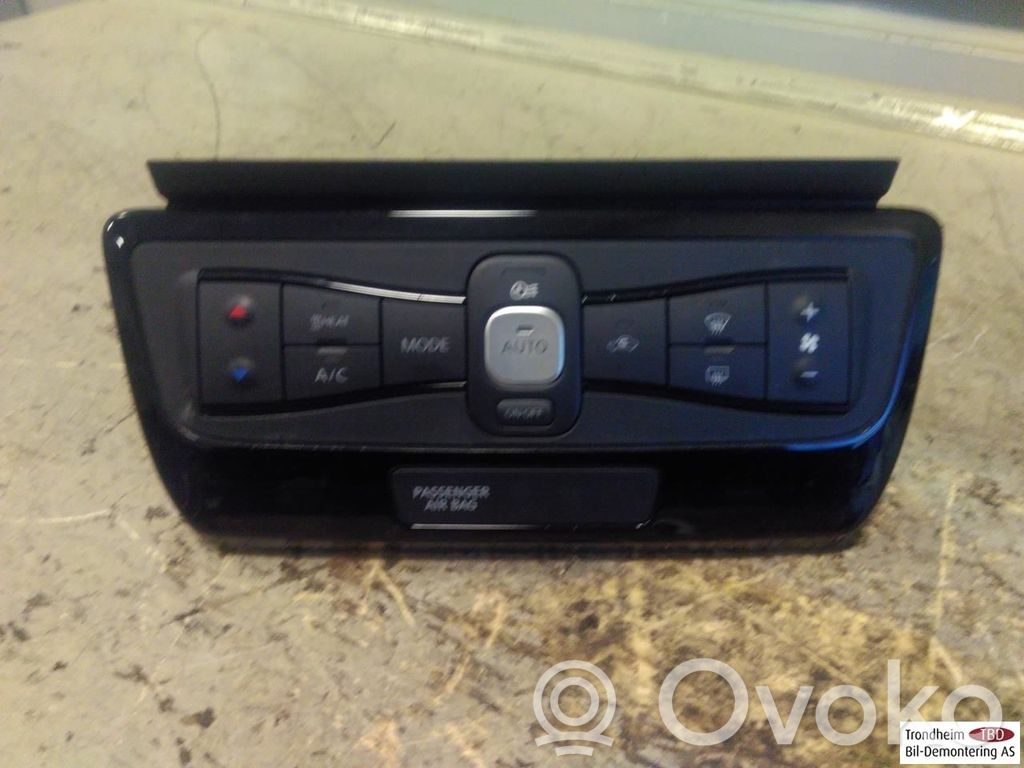 Nissan Leaf II (ZE1) Console centrale, commande chauffage/clim