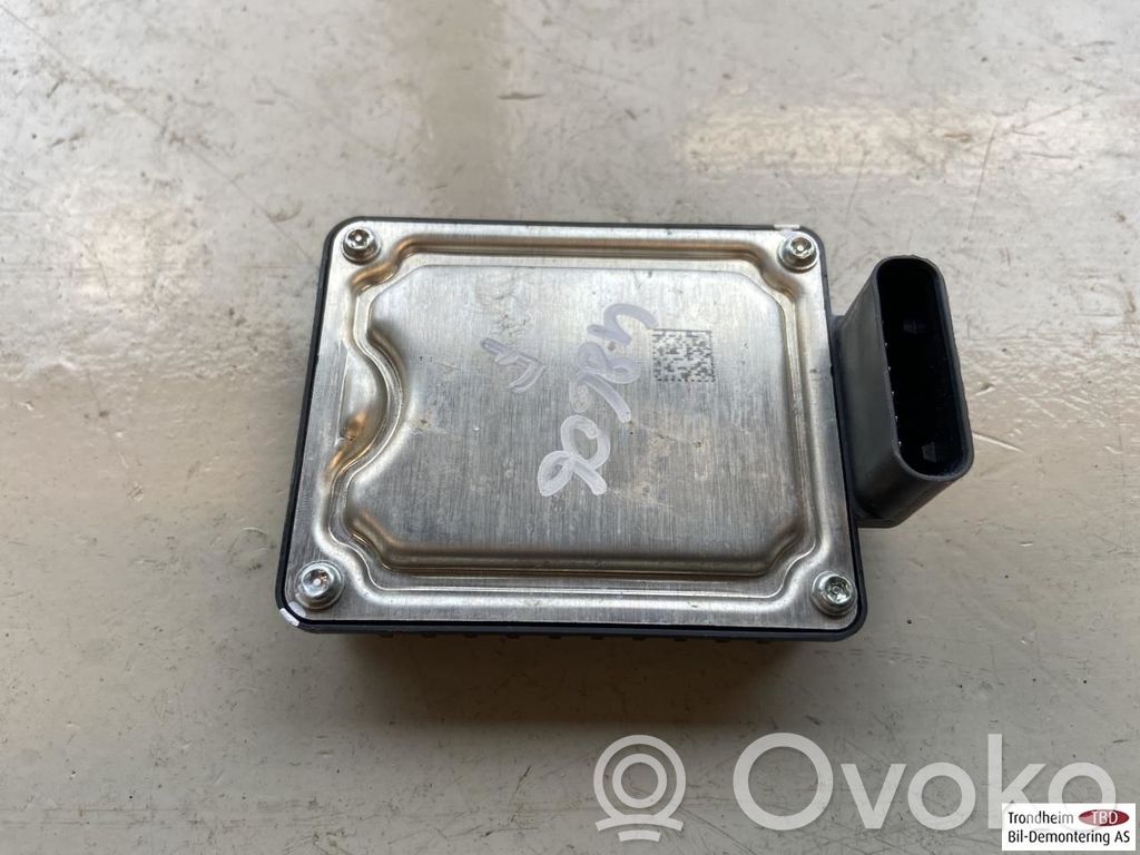 Tesla Model 3 Senzor radar distronic 
