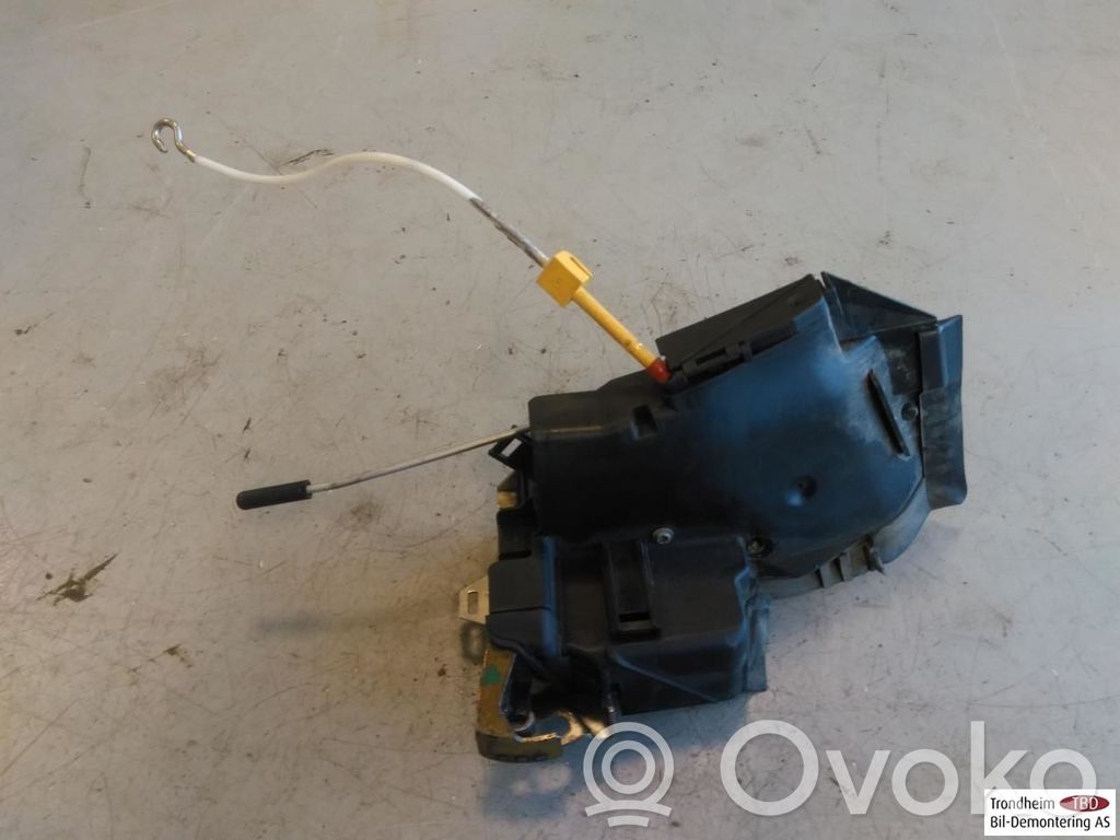BMW 5 E39 Priekšpusē slēdzene 