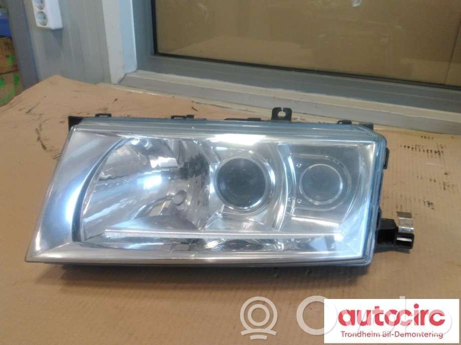 Skoda Octavia Mk2 (1Z) Lampa przednia 