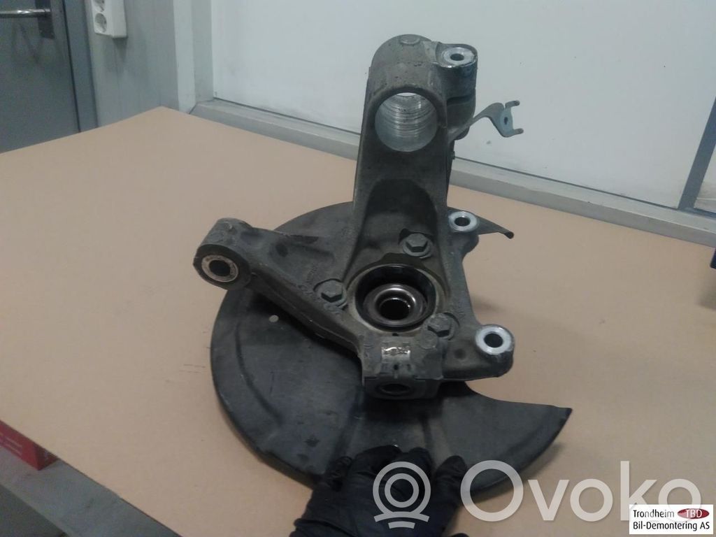 Volvo XC40 Zwrotnica koła przedniego 