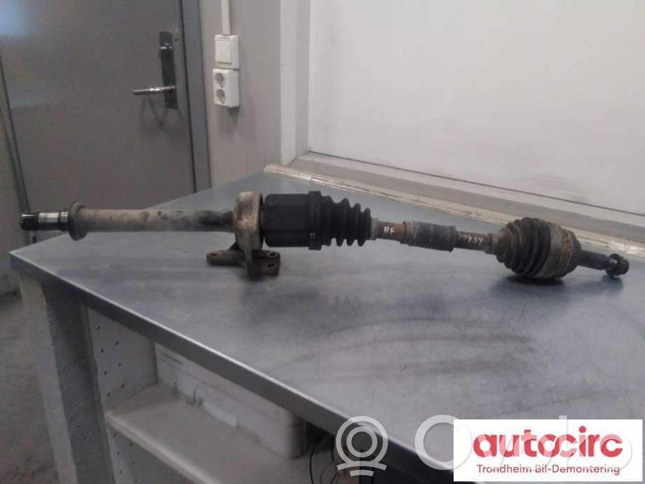 Toyota Corolla E120 E130 Priekšējā pusass 