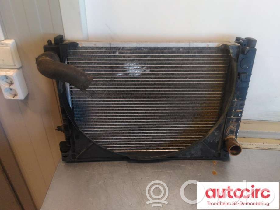 BMW 3 E30 Dzesēšanas šķidruma radiators 