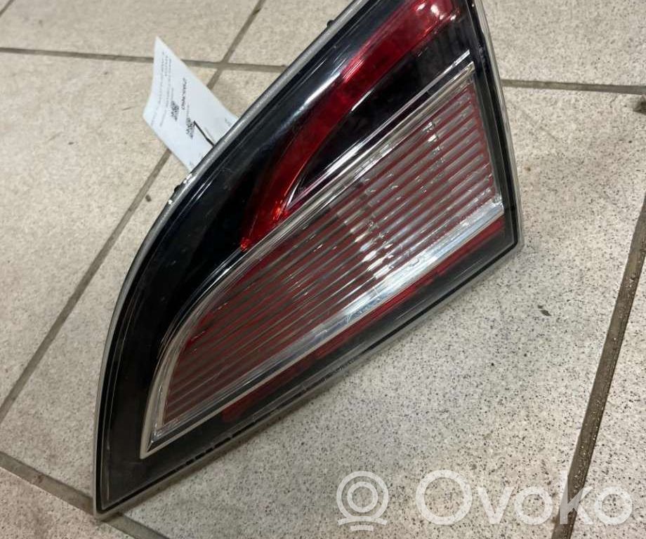 Mazda 6 Aizmugurējais lukturis virsbūvē 