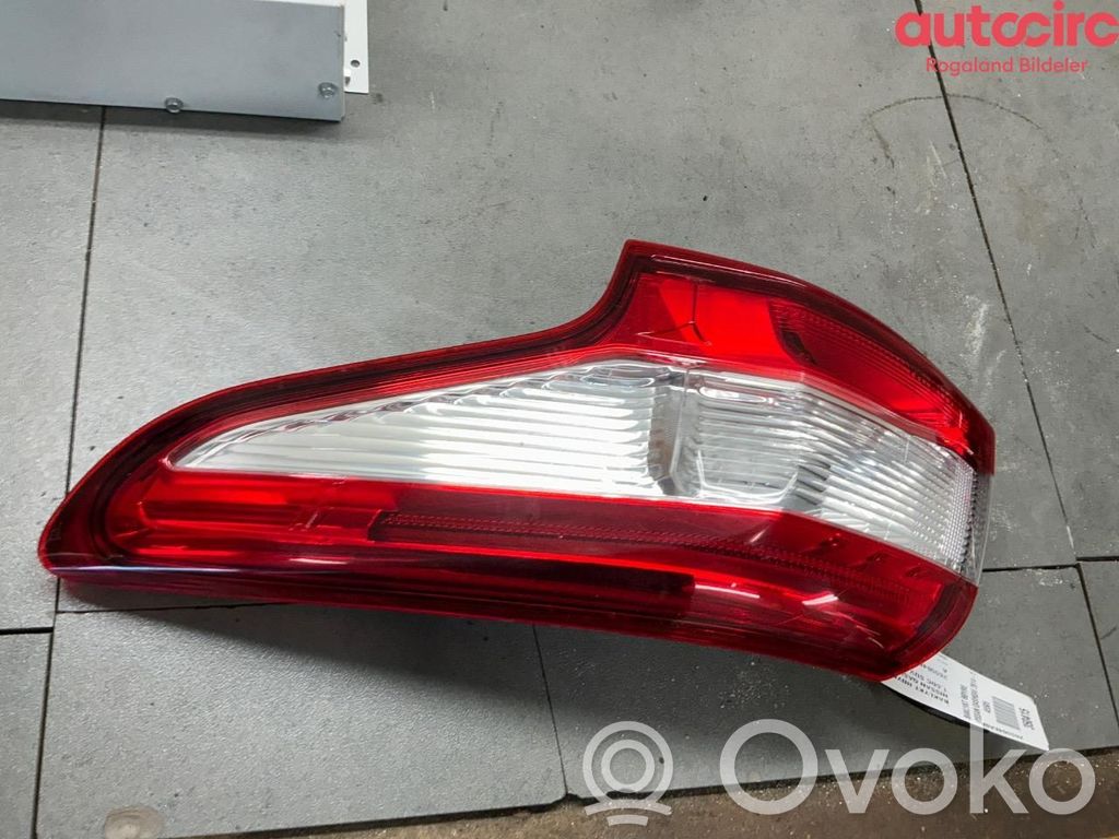 Nissan Qashqai Lampă spate în caroserie 