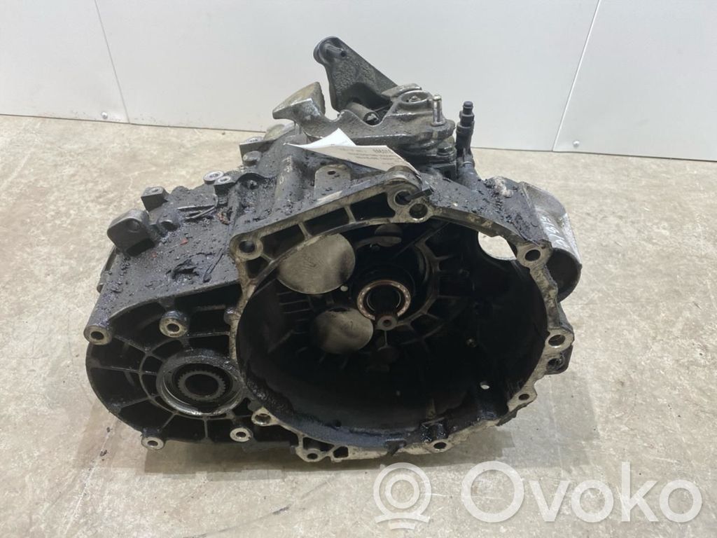 Volkswagen PASSAT B6 Manualna 5-biegowa skrzynia biegów 