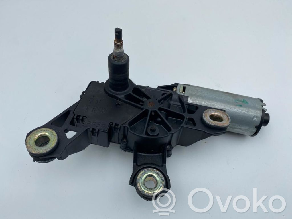 Volkswagen PASSAT B5.5 Silniczek wycieraczki szyby tylnej 