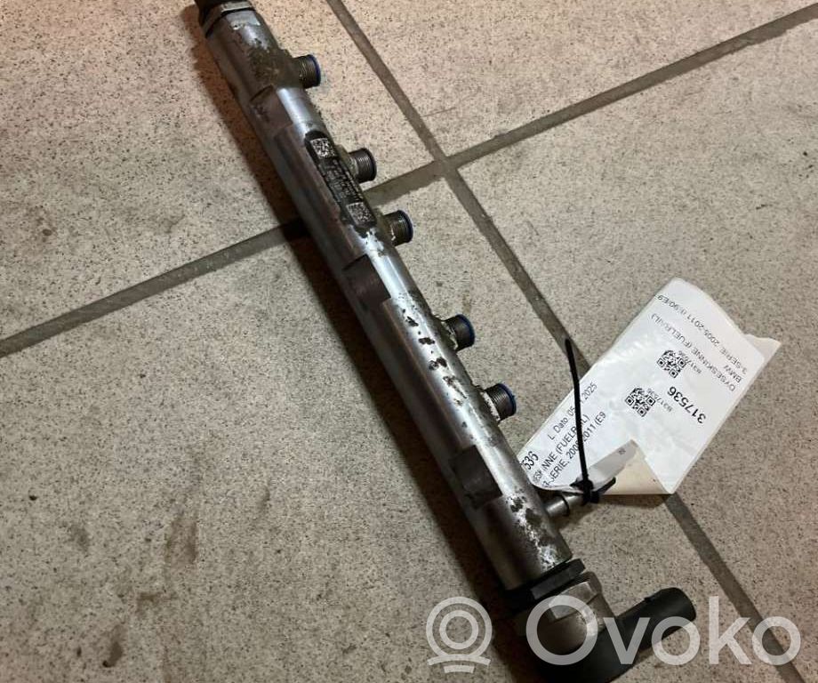 BMW 3 E90 E91 Fuel distributor 