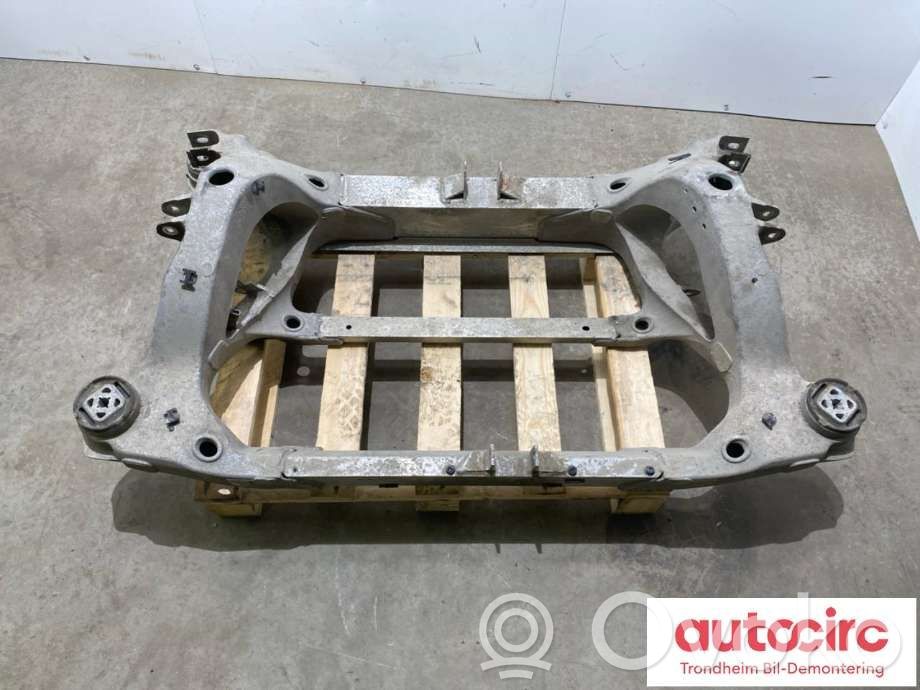 Tesla Model S Galinis traversas 