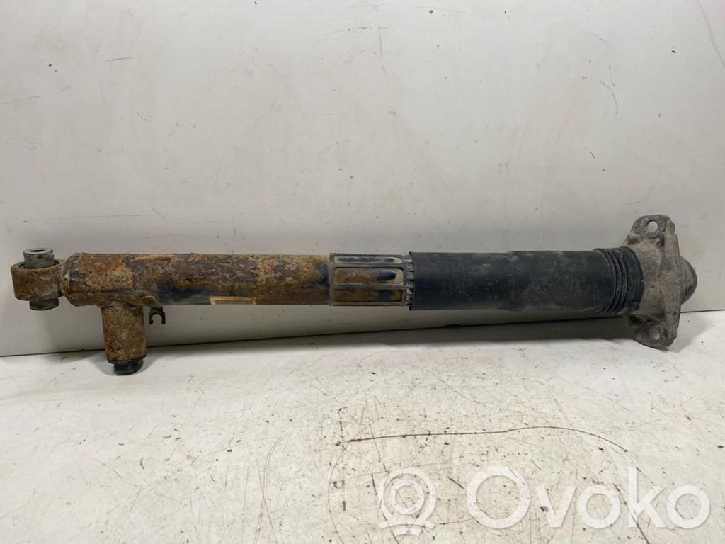 Volkswagen PASSAT B8 Stoßdämpfer hinten 