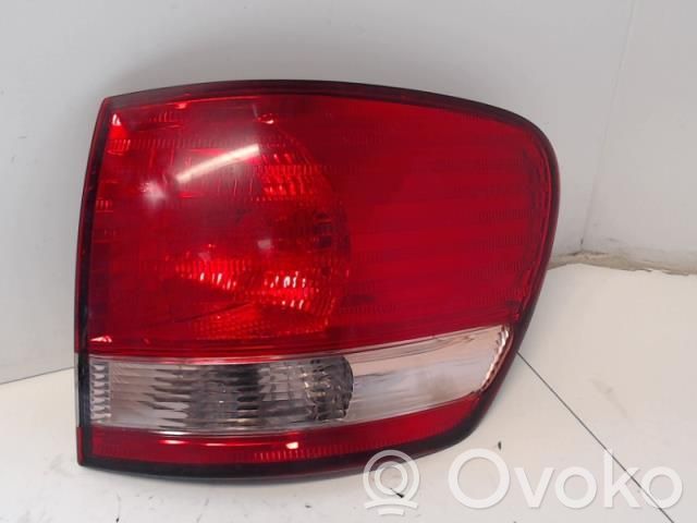 Toyota Avensis Verso Luci posteriori