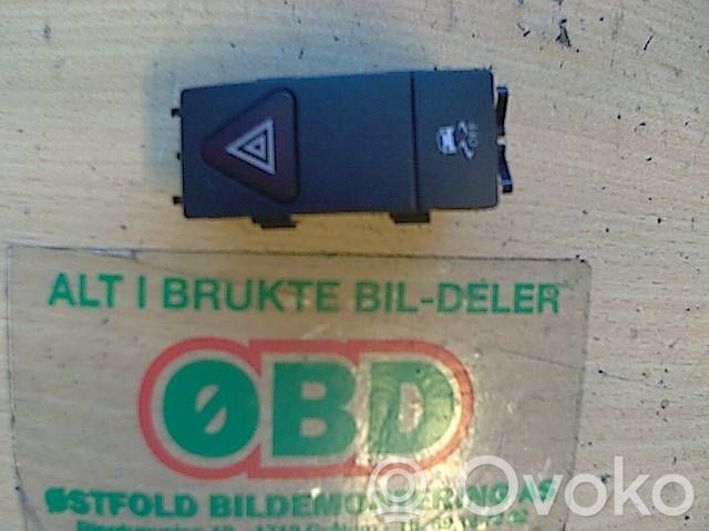 Mercedes-Benz E W212 Botón interruptor de luz de peligro