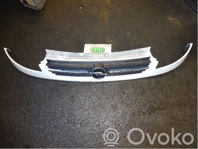 Opel Vivaro Rejilla delantera 