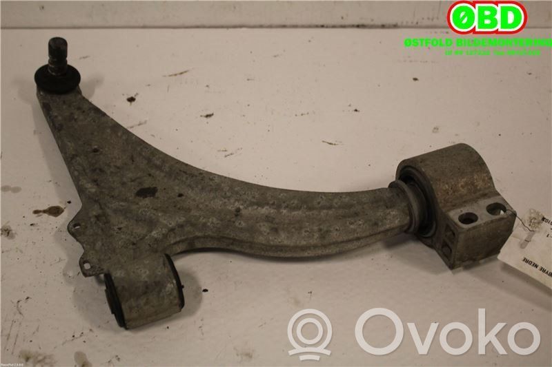 Opel Astra J Wahacz przedni 