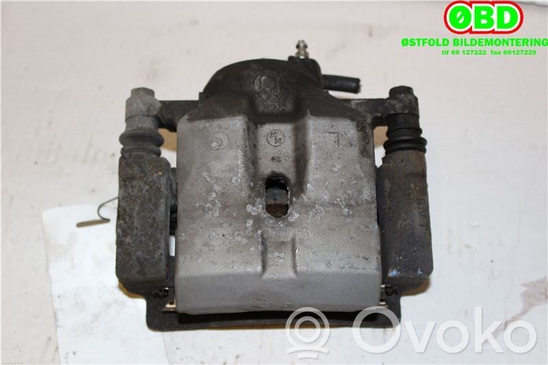 Toyota Prius (XW30) Zacisk hamulcowy przedni