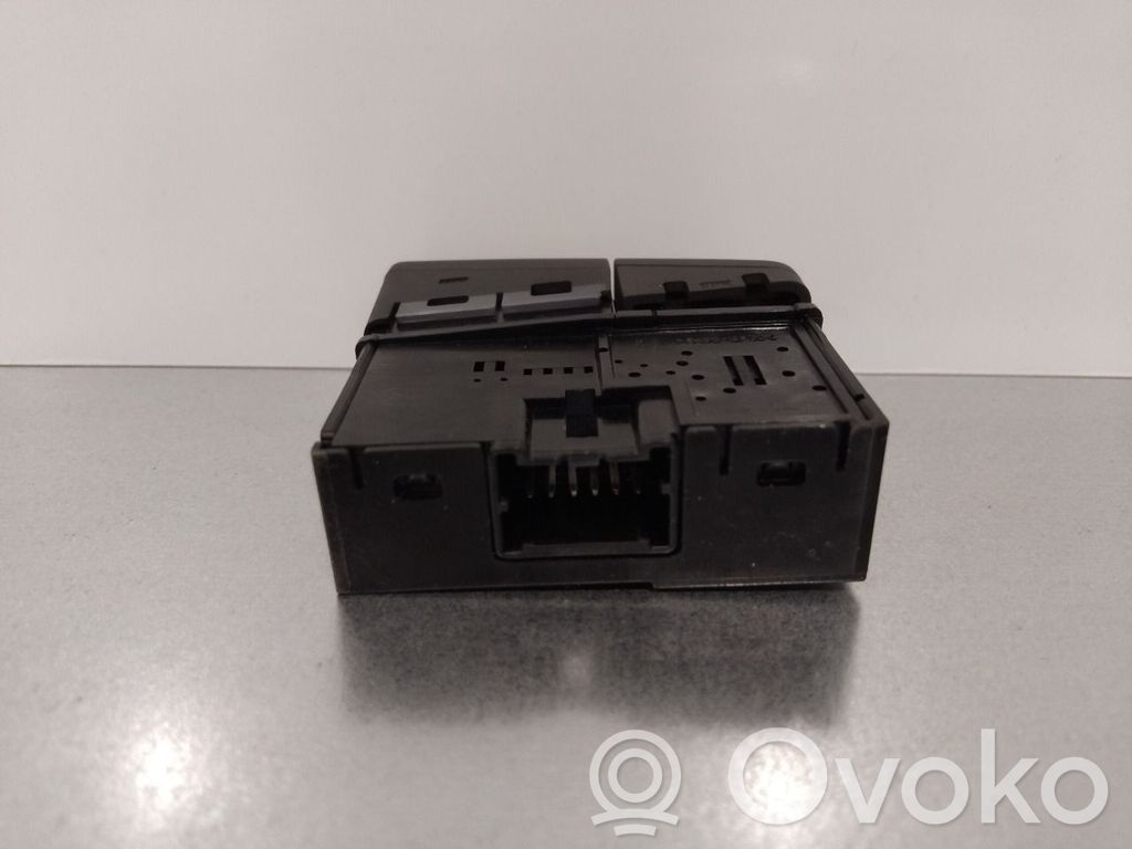 Suzuki SX4 S-Cross Botón interruptor de luz de peligro