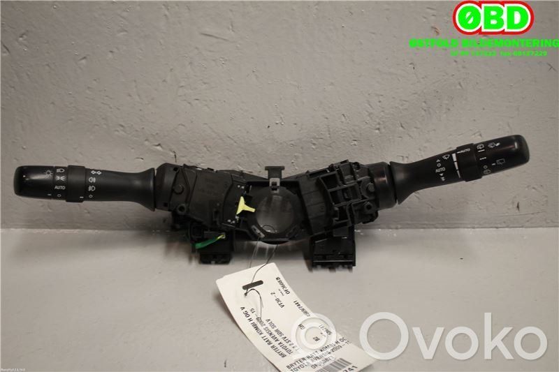 Toyota Avensis T270 Interruttore/pulsante di controllo multifunzione 