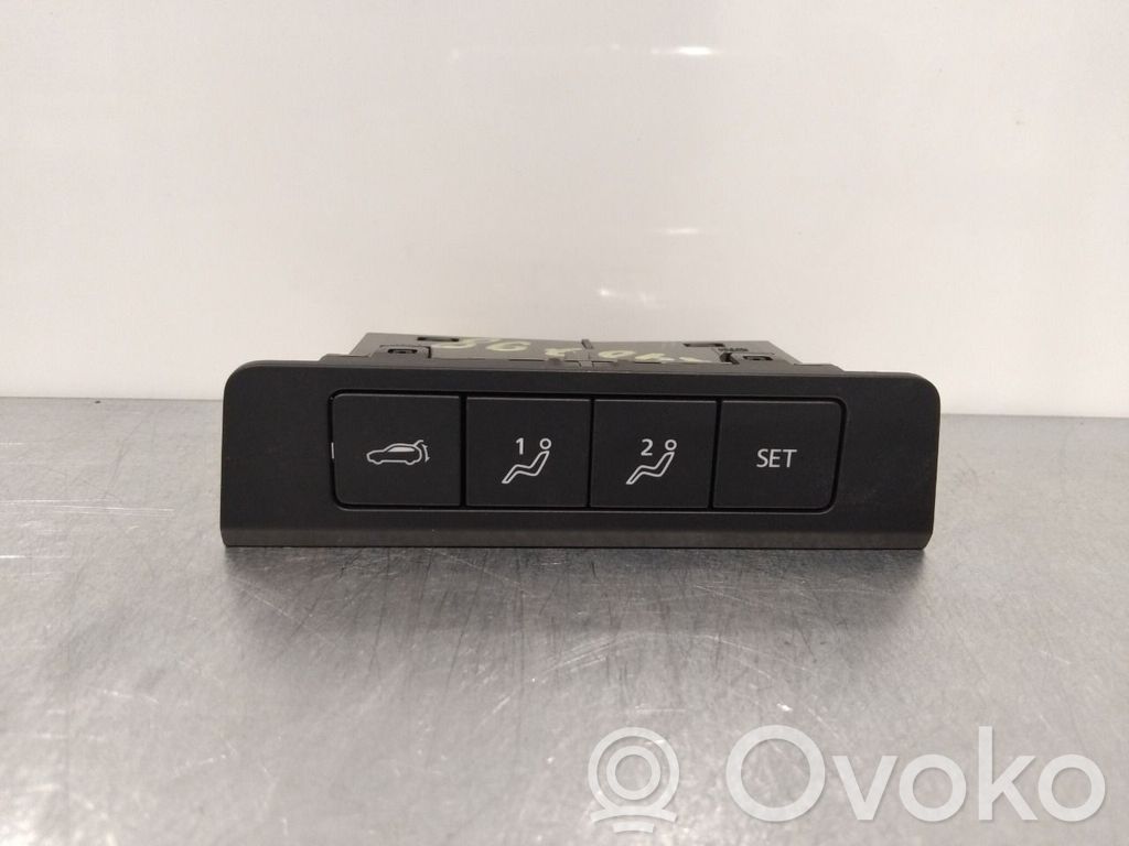 Mazda CX-30 Interruptor para abrir la puerta trasera 