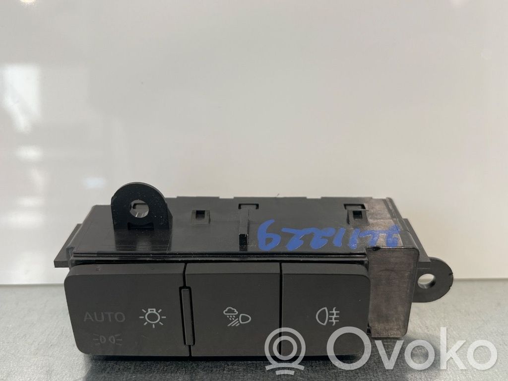 Skoda Enyaq iV Sumuvalojen kytkin