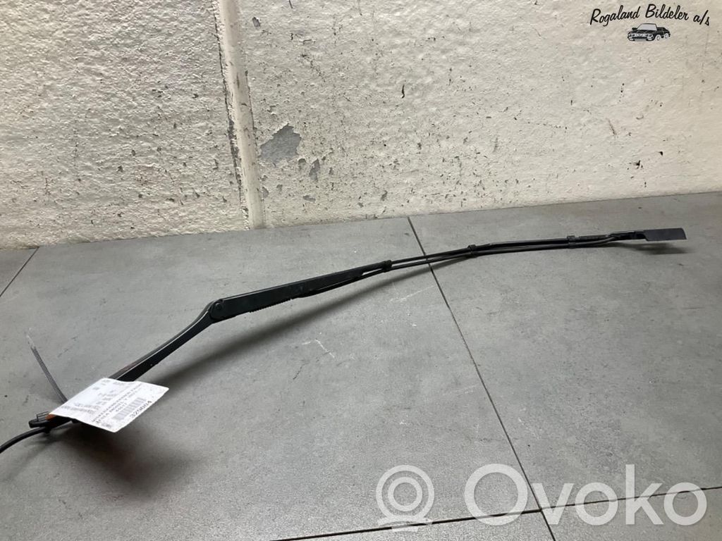 Tesla Model Y Wischerarm vorne 