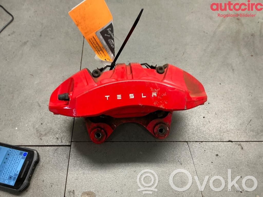 Tesla Model 3 Etujarrusatula 