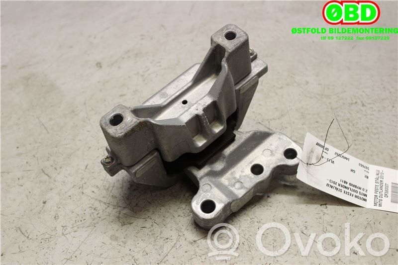 Mitsubishi Outlander Engine mount bracket 