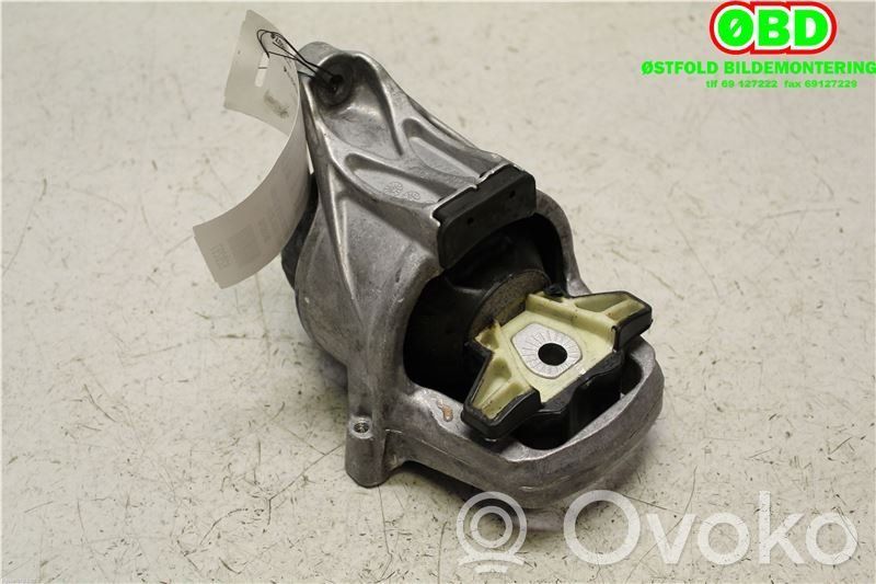 Audi A4 S4 B9 Engine mount bracket 