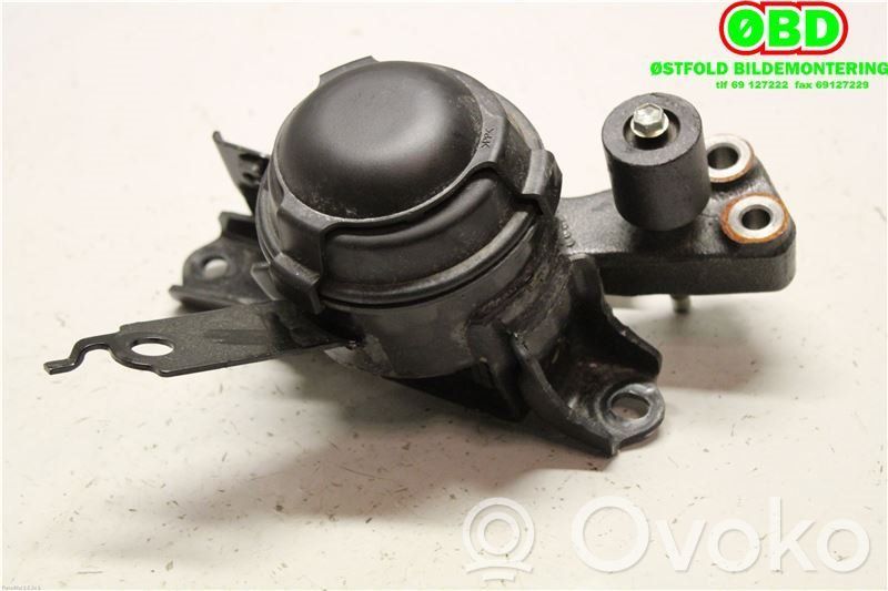 Toyota Yaris Engine mount bracket 