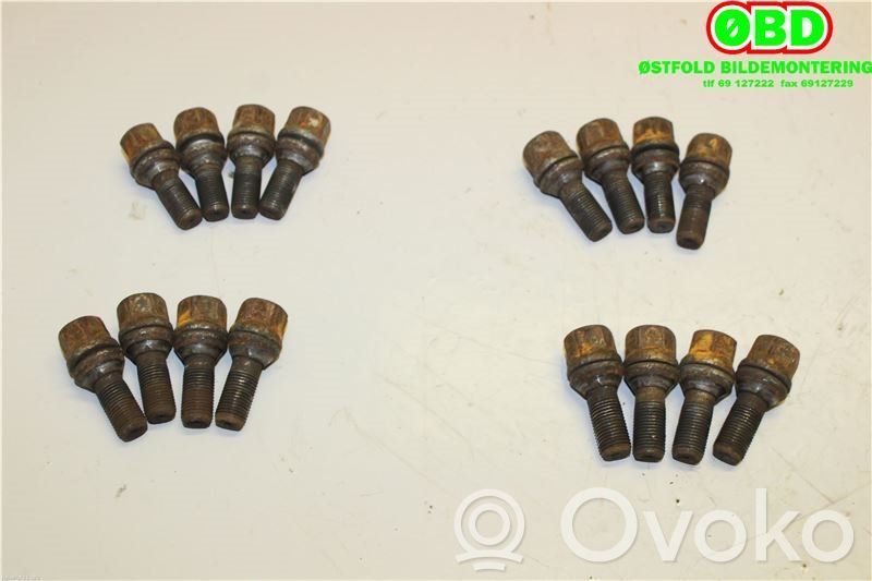 Mutterit/pultit   540572,9818845080,540572,9818845080
