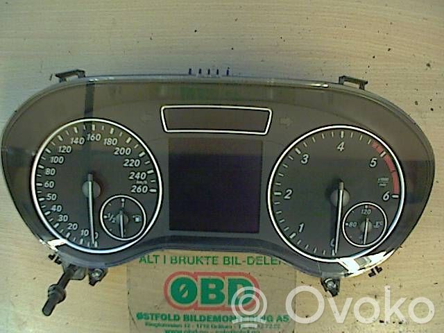 Mercedes-Benz A W176 Nopeusmittari (mittaristo) 