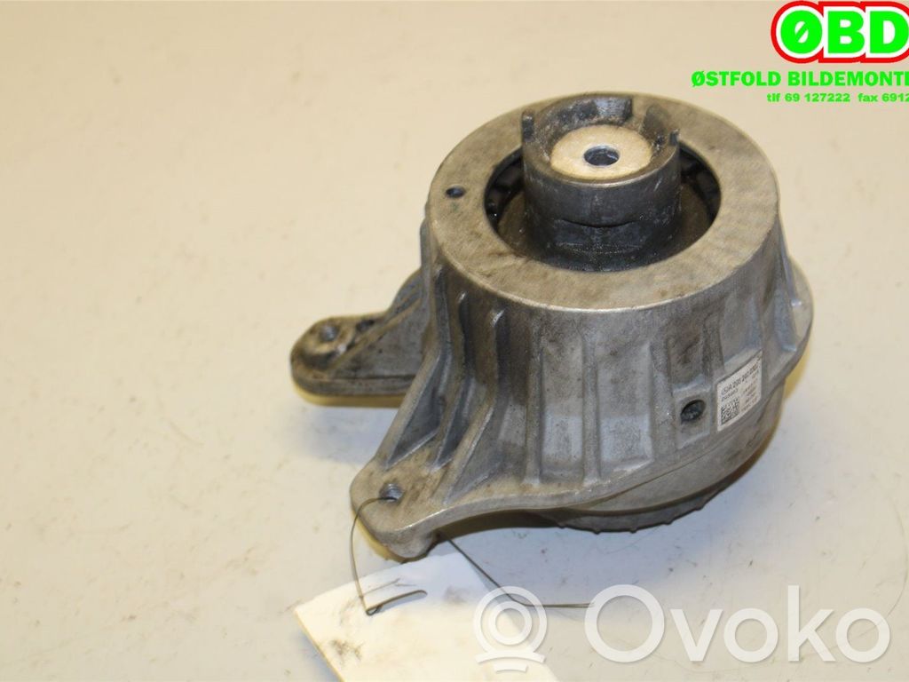Mercedes-Benz C W205 Engine mount bracket 