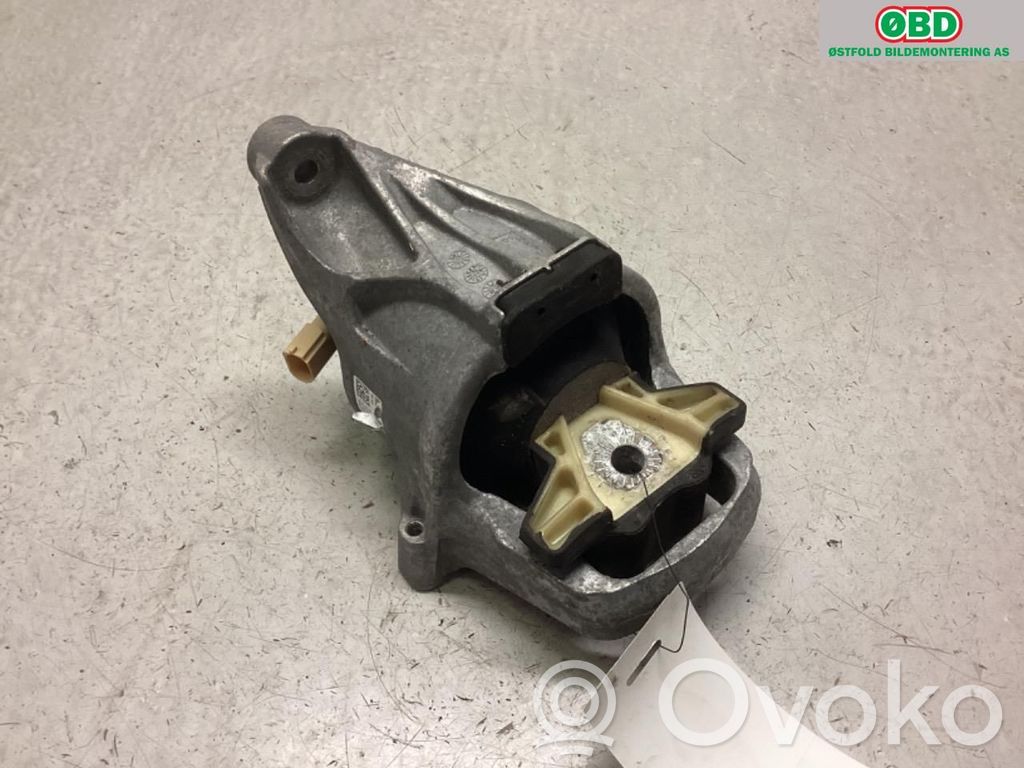 Audi A4 S4 B9 Engine mount bracket 