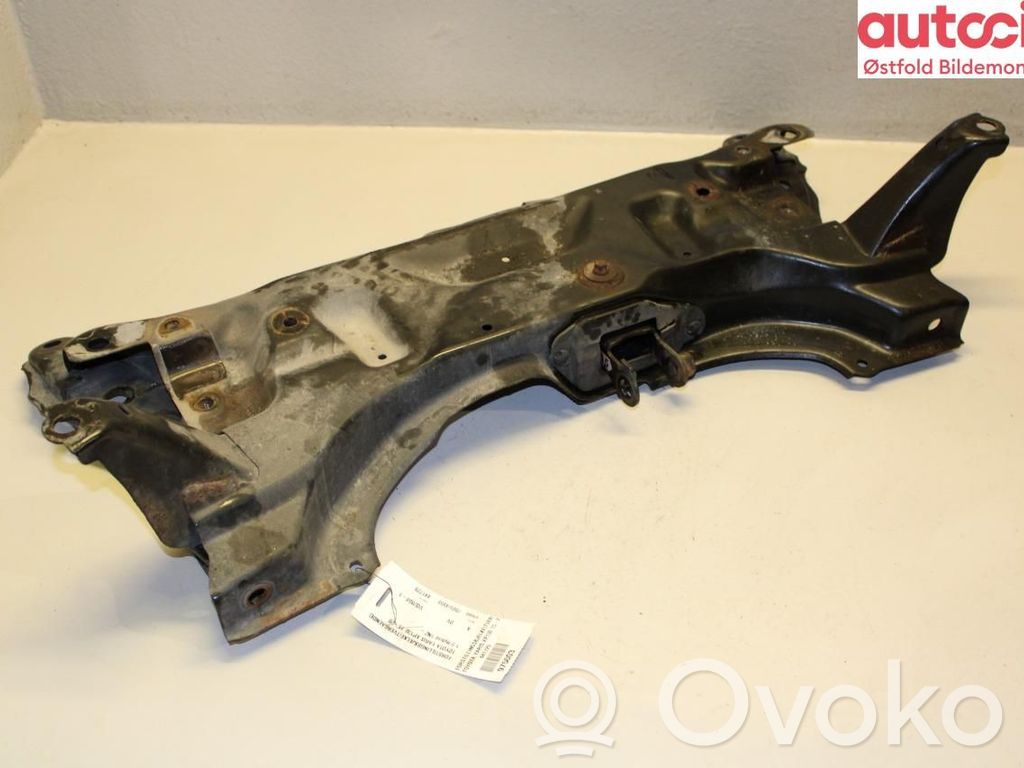 Toyota Yaris Rama pomocnicza przednia 