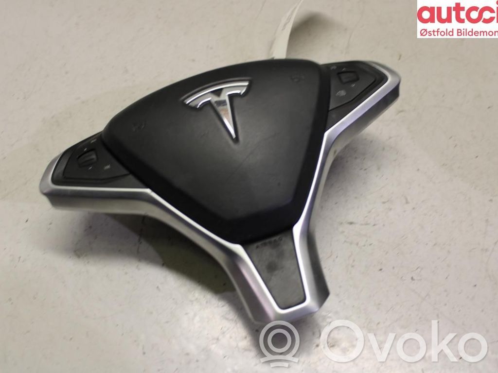 Tesla Model S Fahrerairbag 