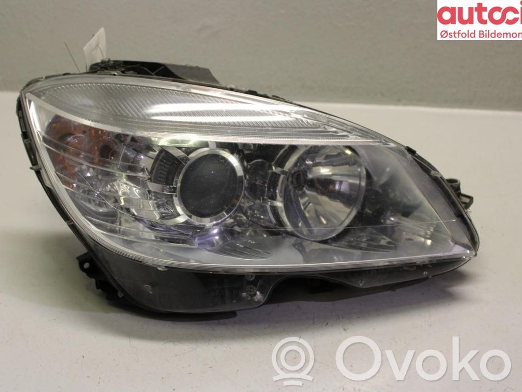 Mercedes-Benz C W204 Lampa przednia 