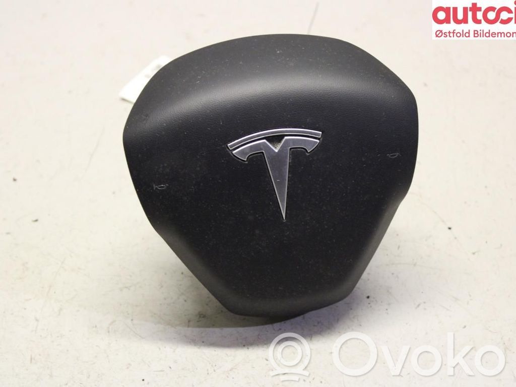 Tesla Model 3 Vairo oro pagalvė 