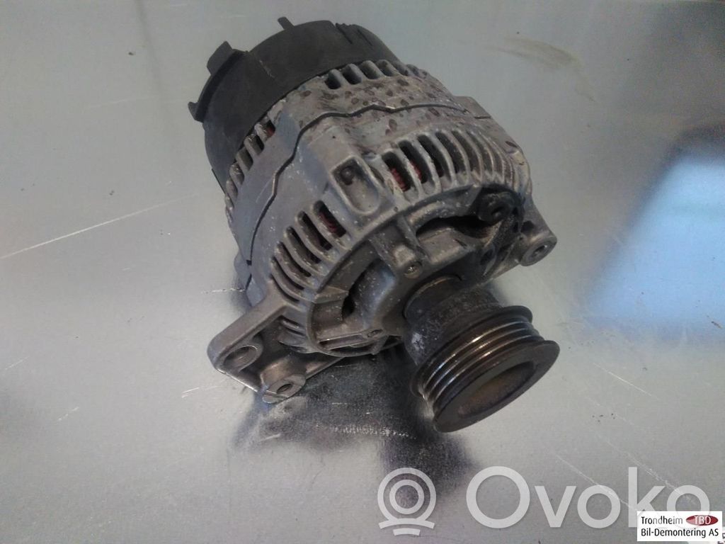 Audi A6 S6 C4 4A Generatore/alternatore 