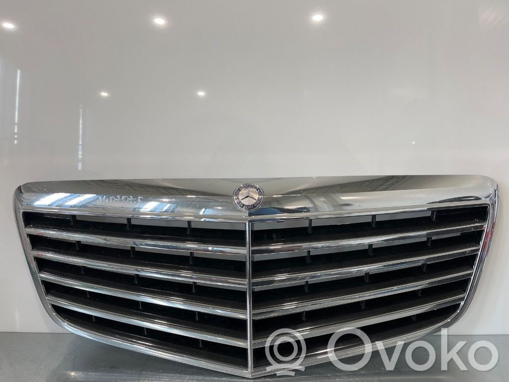 Mercedes-Benz E W211 Grilă față