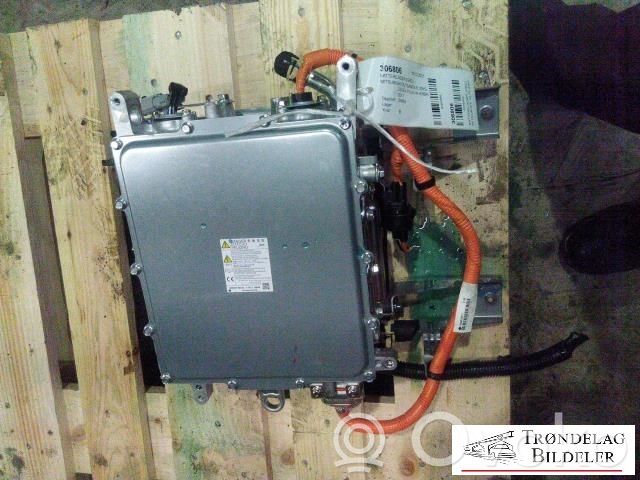 Mitsubishi Outlander Battery charger (optional) 