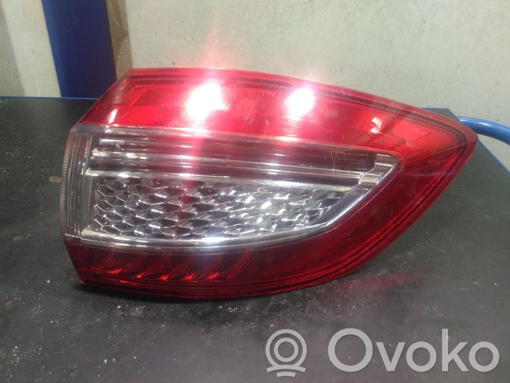 Ford Mondeo MK IV Lampă spate în caroserie 
